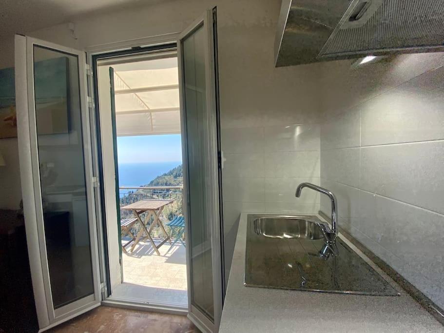 La Finestra Sul Mare A Drignana Villa Vernazza Bagian luar foto